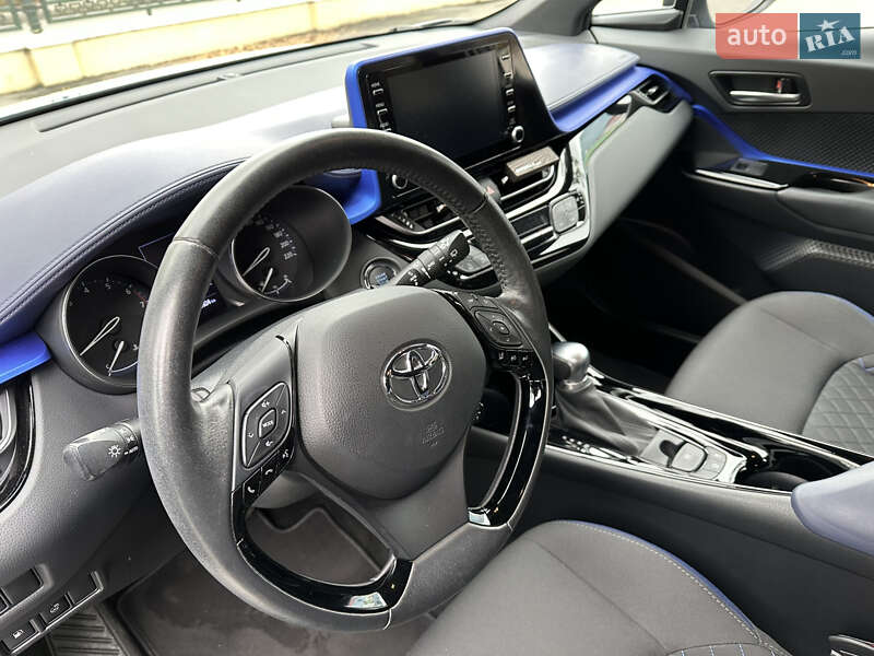 Внедорожник / Кроссовер Toyota C-HR 2019 в Харькове