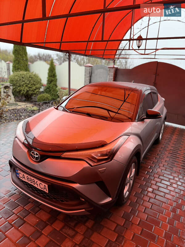 Внедорожник / Кроссовер Toyota C-HR 2016 в Драбове