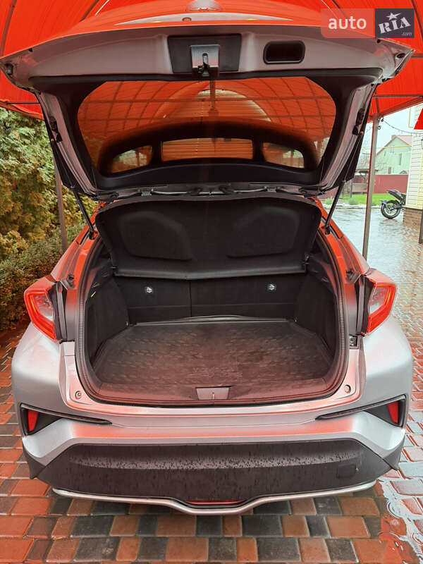 Внедорожник / Кроссовер Toyota C-HR 2016 в Драбове