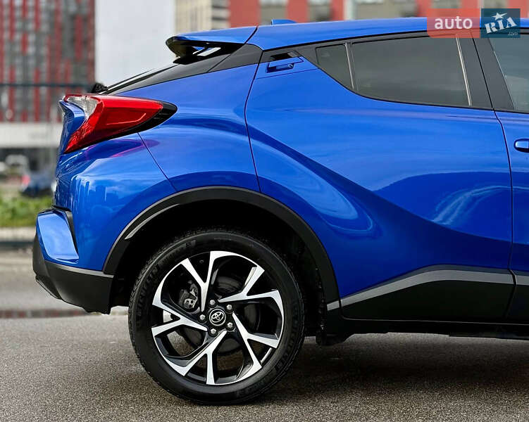 Внедорожник / Кроссовер Toyota C-HR 2019 в Киеве