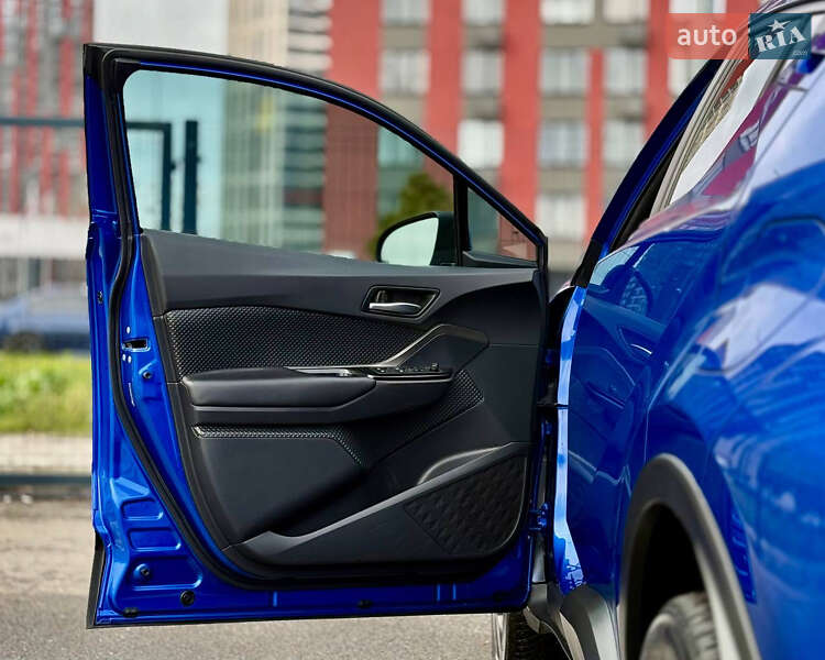 Внедорожник / Кроссовер Toyota C-HR 2019 в Киеве