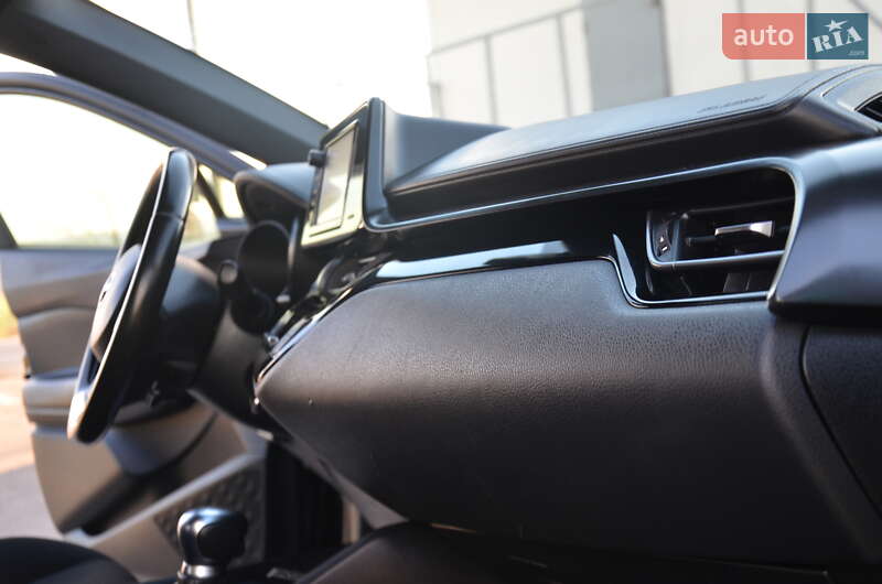 Позашляховик / Кросовер Toyota C-HR 2018 в Дрогобичі фото 57 Позашляховик / Кросовер Toyota C-HR 2018 в Дрогобичі