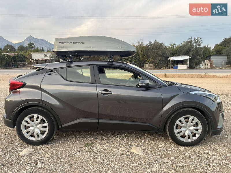 Внедорожник / Кроссовер Toyota C-HR 2019 в Киеве