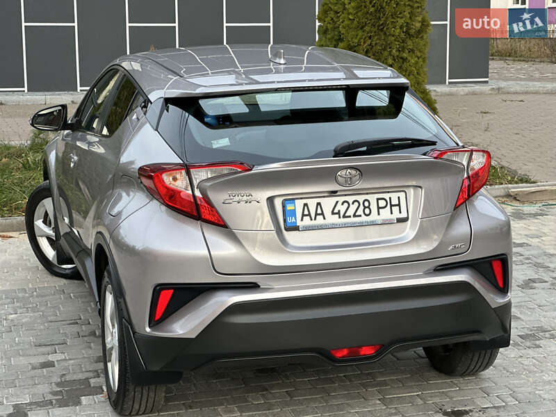 Позашляховик / Кросовер Toyota C-HR 2016 в Вінниці