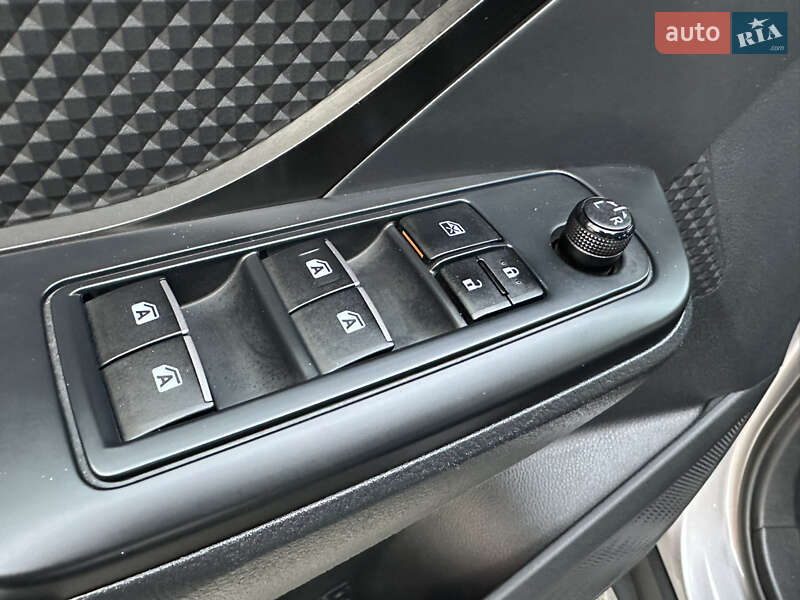 Позашляховик / Кросовер Toyota C-HR 2016 в Вінниці