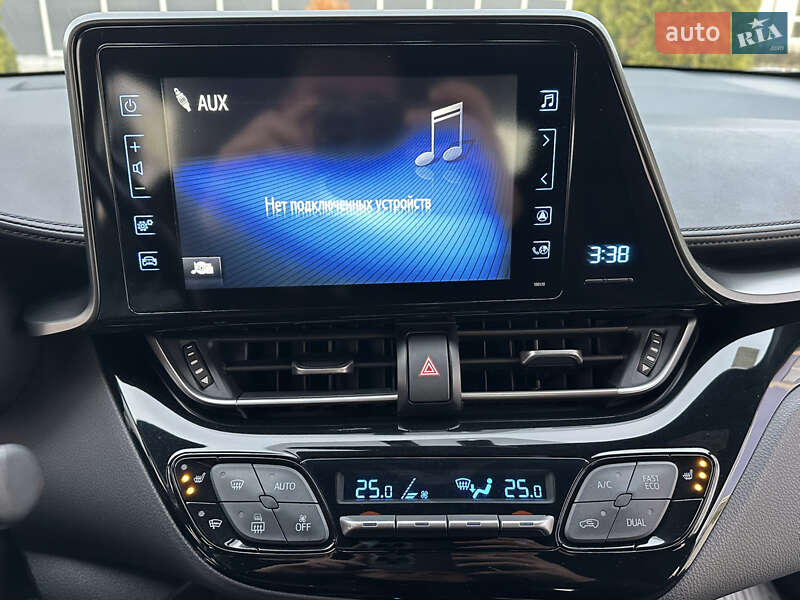 Позашляховик / Кросовер Toyota C-HR 2016 в Вінниці