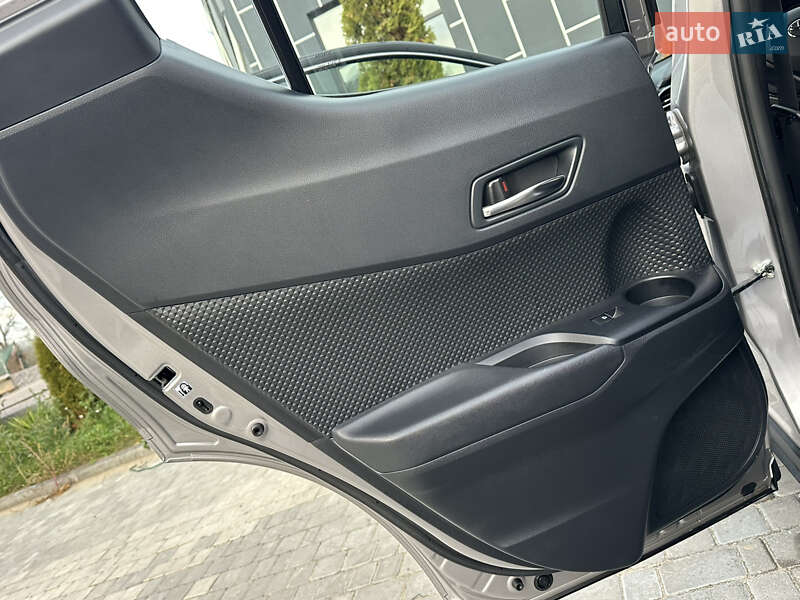 Позашляховик / Кросовер Toyota C-HR 2016 в Вінниці