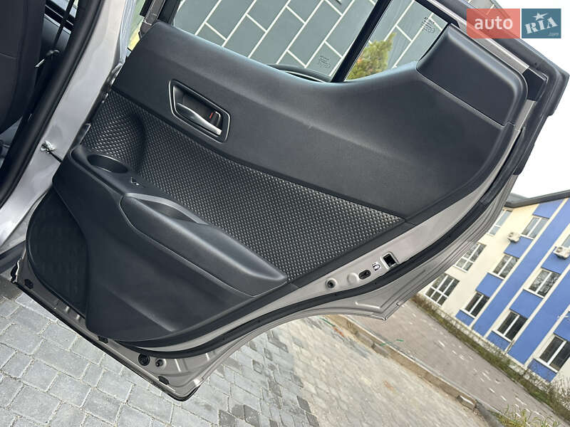 Позашляховик / Кросовер Toyota C-HR 2016 в Вінниці