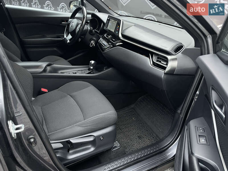 Позашляховик / Кросовер Toyota C-HR 2017 в Києві фото 14 Позашляховик / Кросовер Toyota C-HR 2017 в Києві