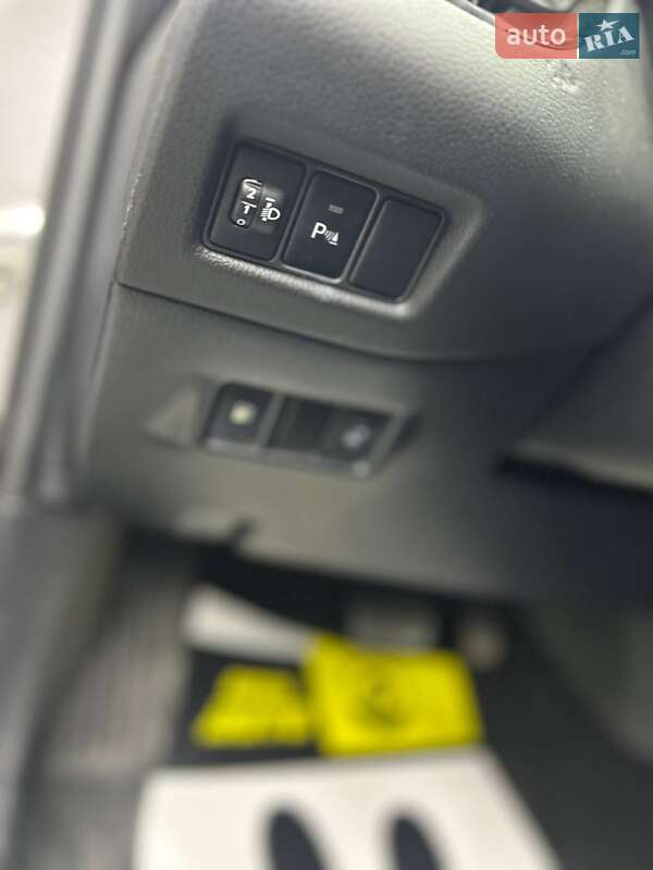 Позашляховик / Кросовер Toyota C-HR 2016 в Чернівцях