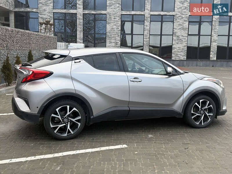 Позашляховик / Кросовер Toyota C-HR 2017 в Житомирі
