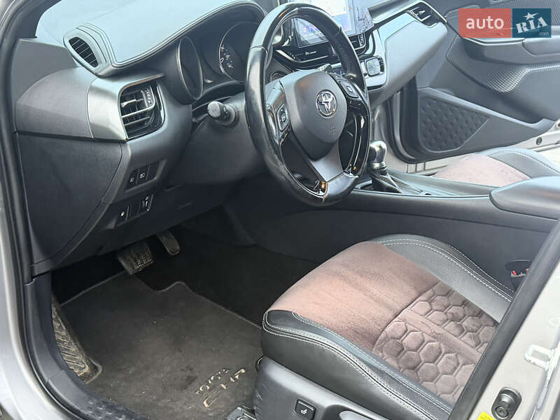 Позашляховик / Кросовер Toyota C-HR 2017 в Житомирі