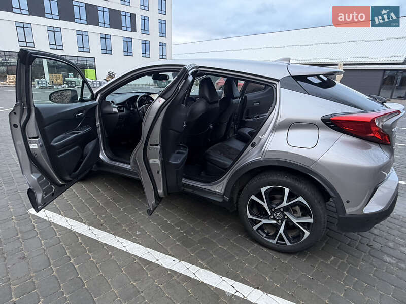 Позашляховик / Кросовер Toyota C-HR 2017 в Житомирі