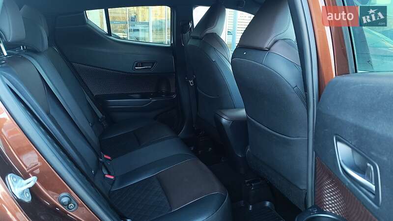 Внедорожник / Кроссовер Toyota C-HR 2017 в Киеве