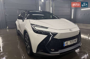 Позашляховик / Кросовер Toyota C-HR 2024 в Дніпрі