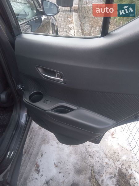 Внедорожник / Кроссовер Toyota C-HR 2021 в Киеве