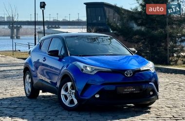 Внедорожник / Кроссовер Toyota C-HR 2018 в Киеве
