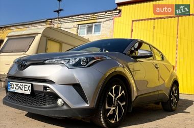 Внедорожник / Кроссовер Toyota C-HR 2017 в Хмельницком