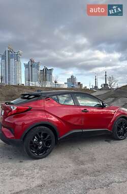Внедорожник / Кроссовер Toyota C-HR 2021 в Киеве