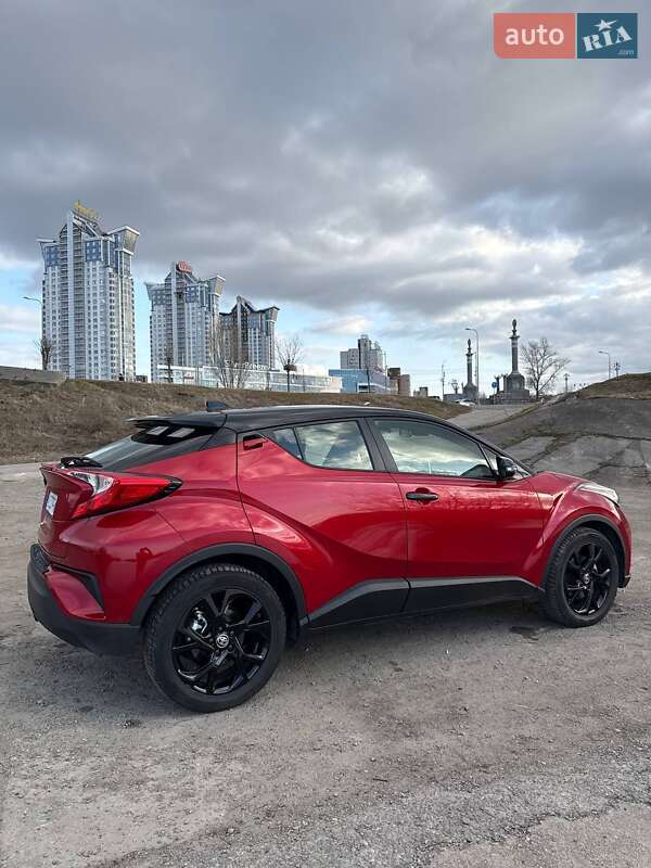 Внедорожник / Кроссовер Toyota C-HR 2021 в Киеве