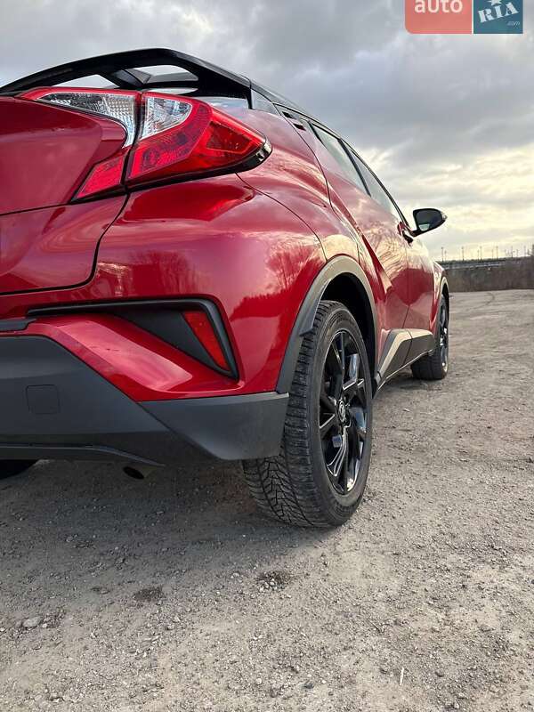 Внедорожник / Кроссовер Toyota C-HR 2021 в Киеве