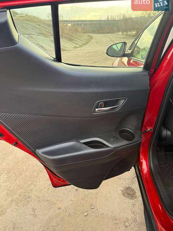 Внедорожник / Кроссовер Toyota C-HR 2021 в Киеве