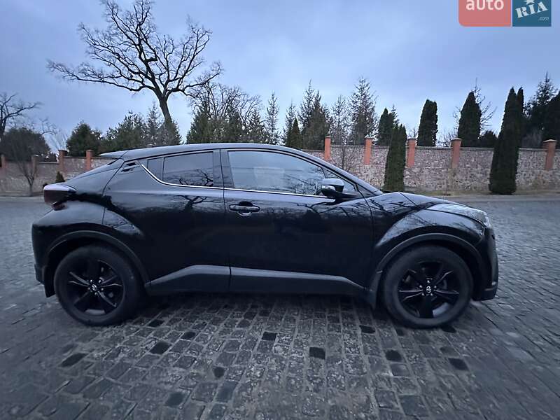 Позашляховик / Кросовер Toyota C-HR 2017 в Києві