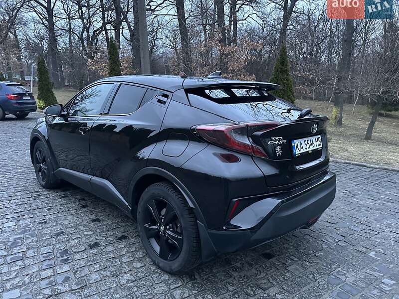 Позашляховик / Кросовер Toyota C-HR 2017 в Києві