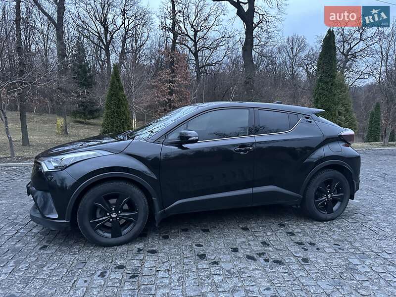 Позашляховик / Кросовер Toyota C-HR 2017 в Києві