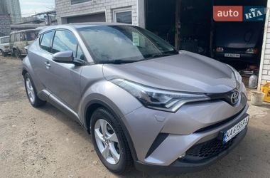 Внедорожник / Кроссовер Toyota C-HR 2017 в Киеве