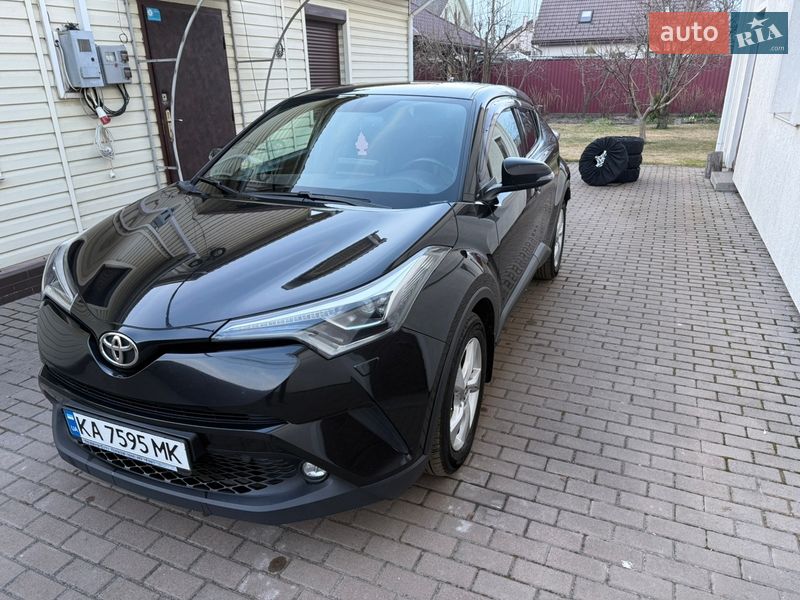 Внедорожник / Кроссовер Toyota C-HR 2017 в Киеве