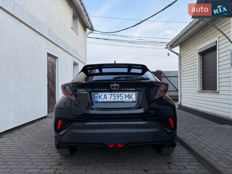 Внедорожник / Кроссовер Toyota C-HR 2017 в Киеве