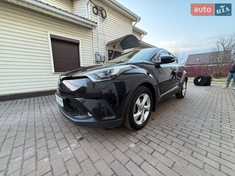 Внедорожник / Кроссовер Toyota C-HR 2017 в Киеве