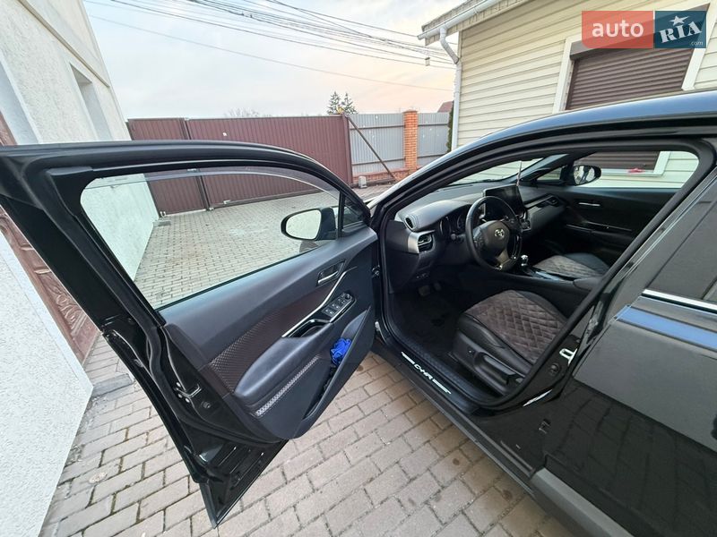 Внедорожник / Кроссовер Toyota C-HR 2017 в Киеве