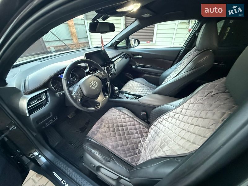 Внедорожник / Кроссовер Toyota C-HR 2017 в Киеве