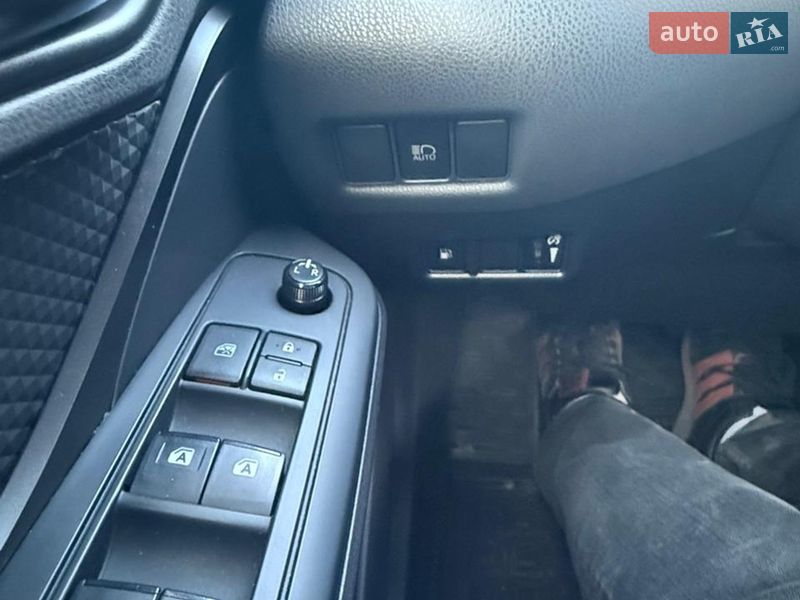 Внедорожник / Кроссовер Toyota C-HR 2018 в Киеве