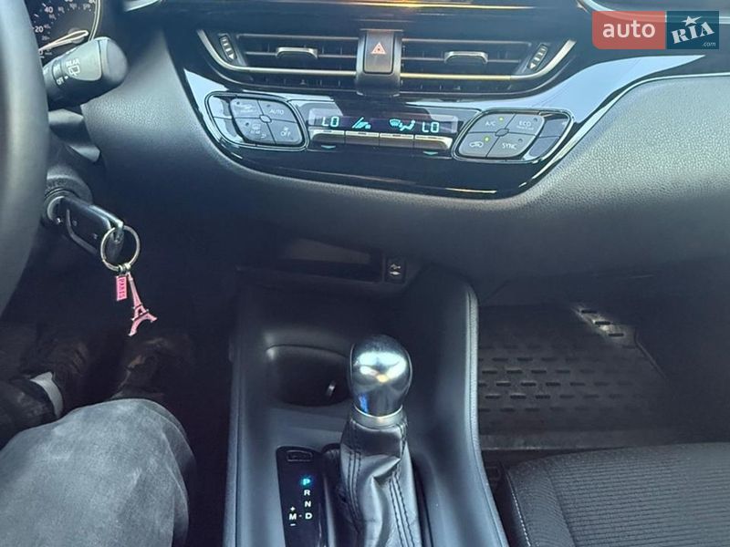 Внедорожник / Кроссовер Toyota C-HR 2018 в Киеве