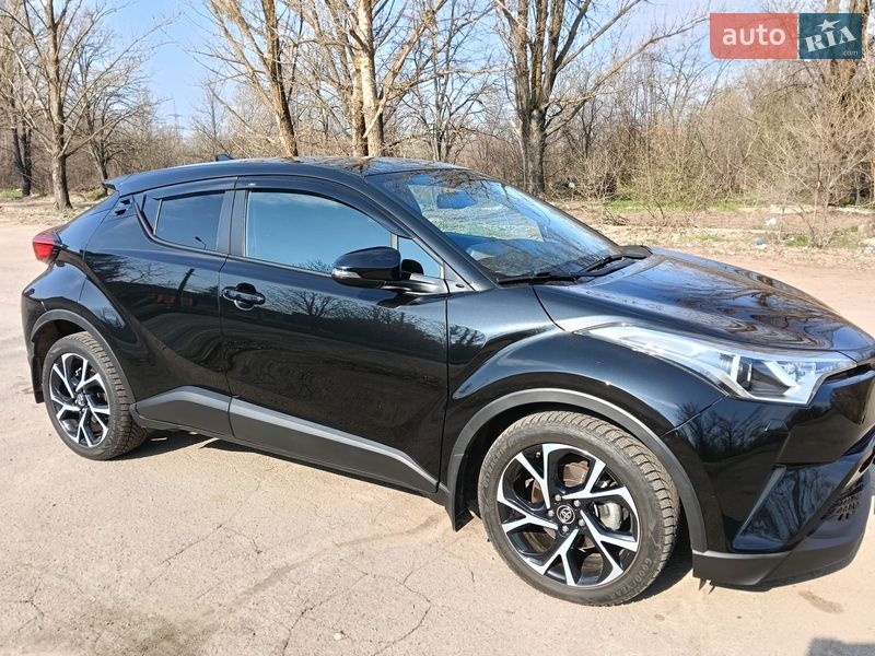 Внедорожник / Кроссовер Toyota C-HR 2017 в Кривом Роге