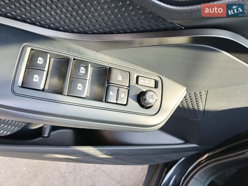 Внедорожник / Кроссовер Toyota C-HR 2017 в Кривом Роге