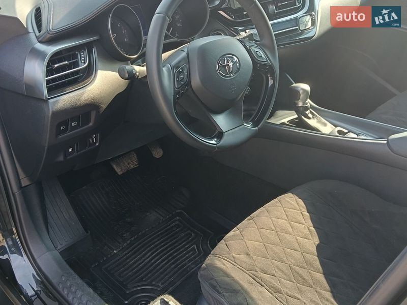 Внедорожник / Кроссовер Toyota C-HR 2017 в Кривом Роге