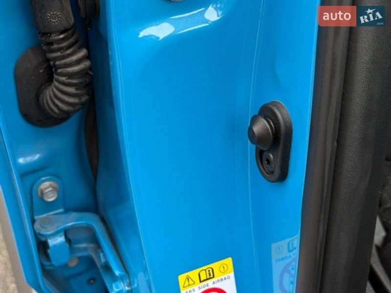 Внедорожник / Кроссовер Toyota C-HR 2019 в Киеве фото 12 Внедорожник / Кроссовер Toyota C-HR 2019 в Киеве