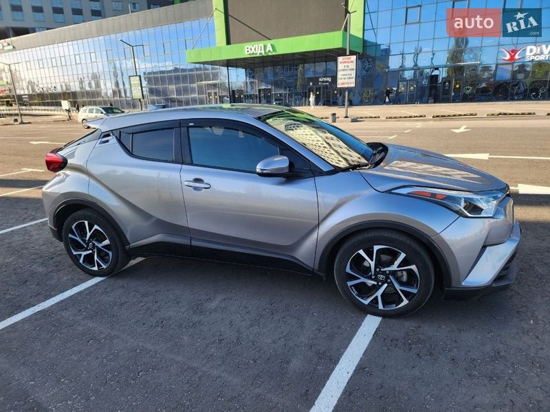 Позашляховик / Кросовер Toyota C-HR 2018 в Києві
