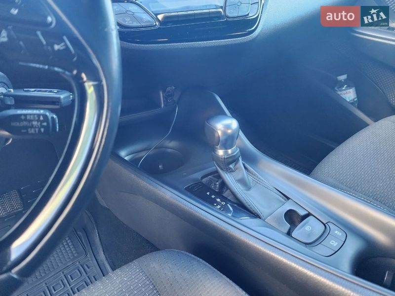 Позашляховик / Кросовер Toyota C-HR 2018 в Києві