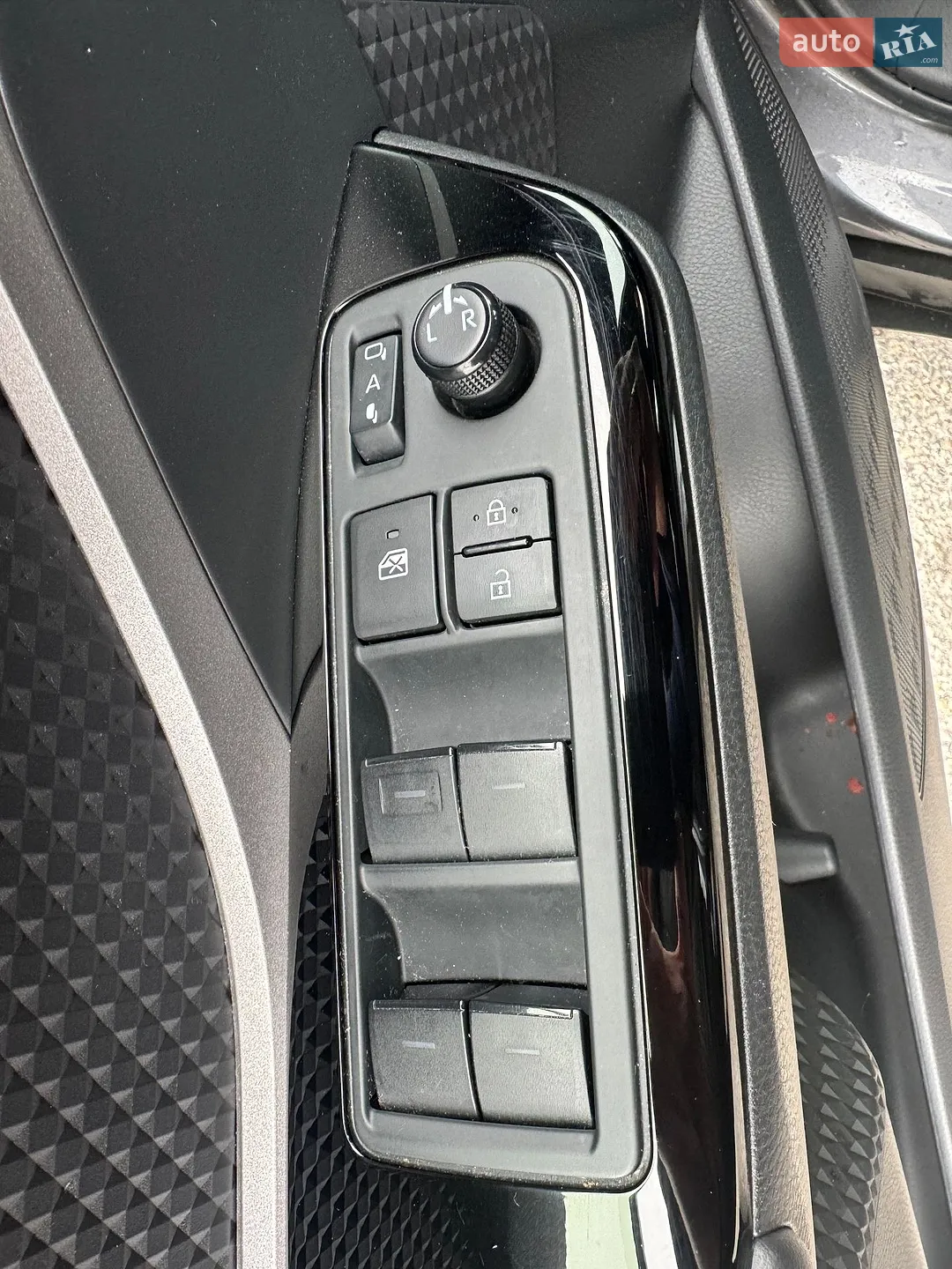 2022 Toyota C-HR - мініатюра 42