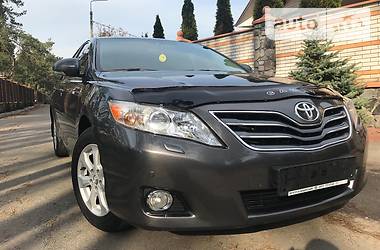 Седан Toyota Camry 2010 в Києві