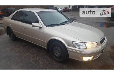 Седан Toyota Camry 2000 в Харькове