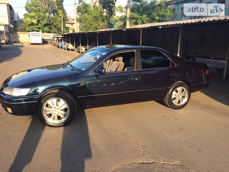 Седан Toyota Camry 1998 в Одессе