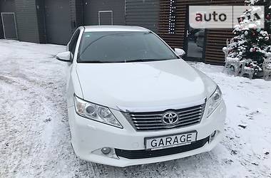 Седан Toyota Camry 2013 в Киеве