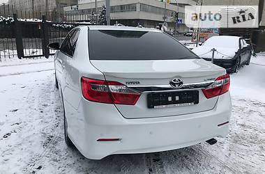 Седан Toyota Camry 2013 в Киеве