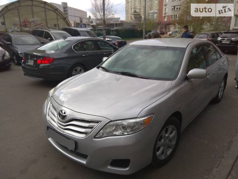 Седан Toyota Camry 2010 в Киеве